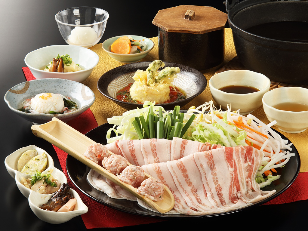 「箱根山麓豚」のしゃぶしゃぶを中心とした創作和食のコース料理