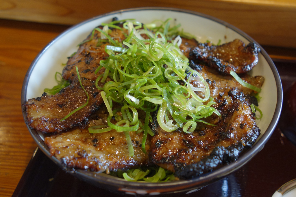 今回は「ロース丼並盛ねぎだく」を注文