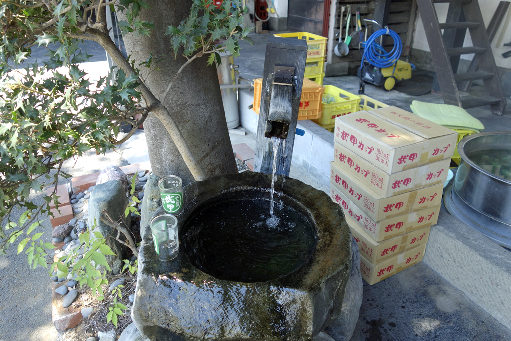 武甲酒造の敷地内には自由に利用可能な水飲み場があります