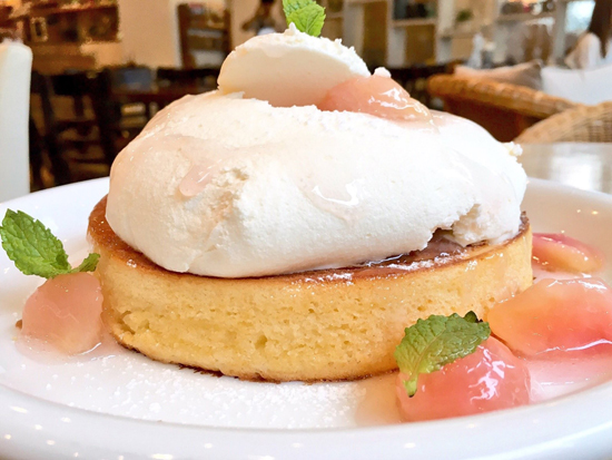 日本一のパンケーキ店 恵比寿アクイーユ の桃のレアチーズパンケーキが絶品 ネタとぴ