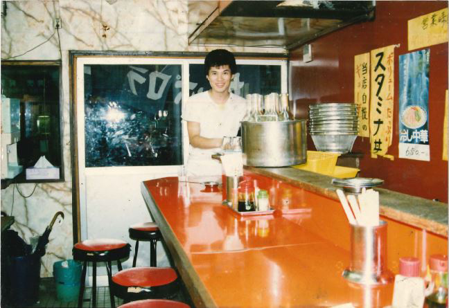 30年前の店内イメージ。写真は、若かりし頃の株式会社アントワークス代表・早川氏