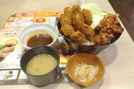 食レポ Twitterで話題沸騰 カキフライ8個 唐揚げ4個でマウンテンなボリューム ガストの 特盛カキからドーーン ネタとぴ