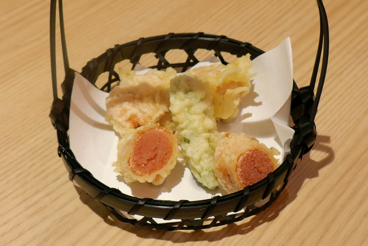 まずは、レア仕立てな「明太子の天ぷら」を食べてみることに