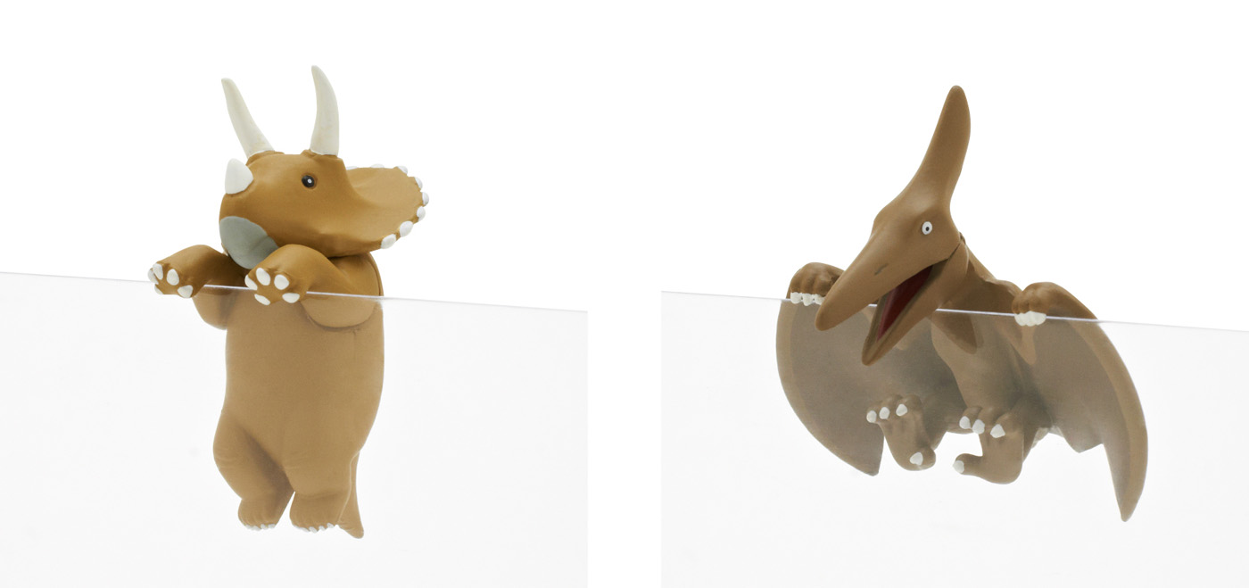 左：トリケラトプス、右：プテラノドン