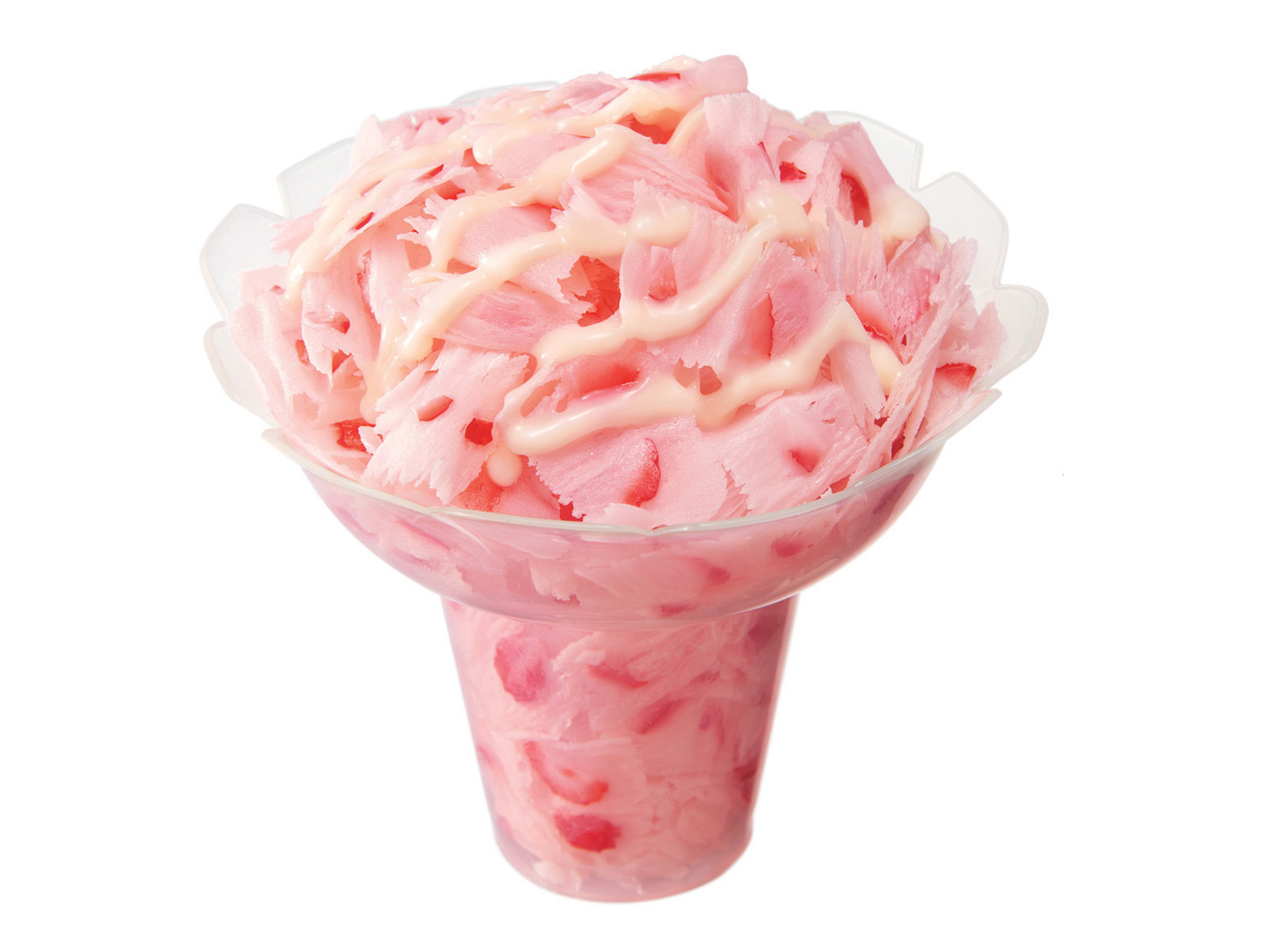 「コットンスノーキャンディストロベリーミルク」561円（税込）<br />ストロベリーの果肉と果汁入り氷を薄くスライスし、練乳をトッピング