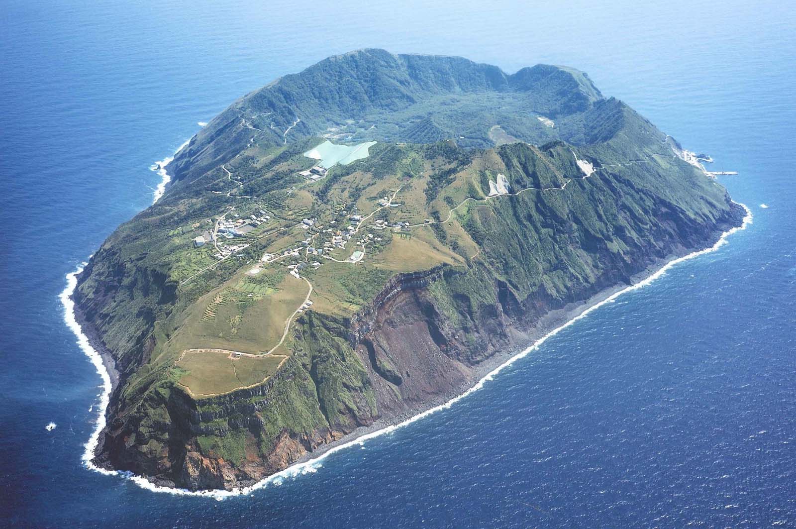 番組で藤田朋子さんが訪れた「アクセス難易度S級の島」東京都青ヶ島