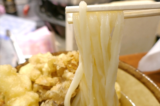 【食レポ】「丸亀製麺」のトリドールによる本格派立ち食い讃岐うどん店「いぶきうどん」が東京初進出！ コシの強いうどん＆いりこの風味がガツンと効い