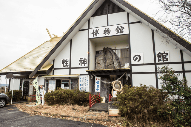 館長兼まん長のちん子さんの下ネタマシンガントークも 秘宝館バスツアー が増発 参加者の多くが一人参加の女性 群馬県と栃木県にある秘宝館3つを巡る ネタとぴ