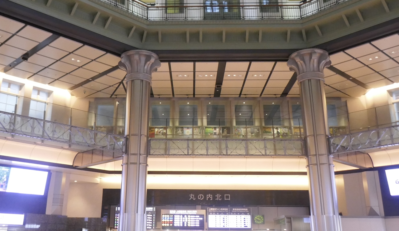 その後「ラブライブ! 」でも登場した東京駅へ！　場所は東京駅丸の内北口で、劇中シーンと見比べても造形がリアルなことにビックリ！