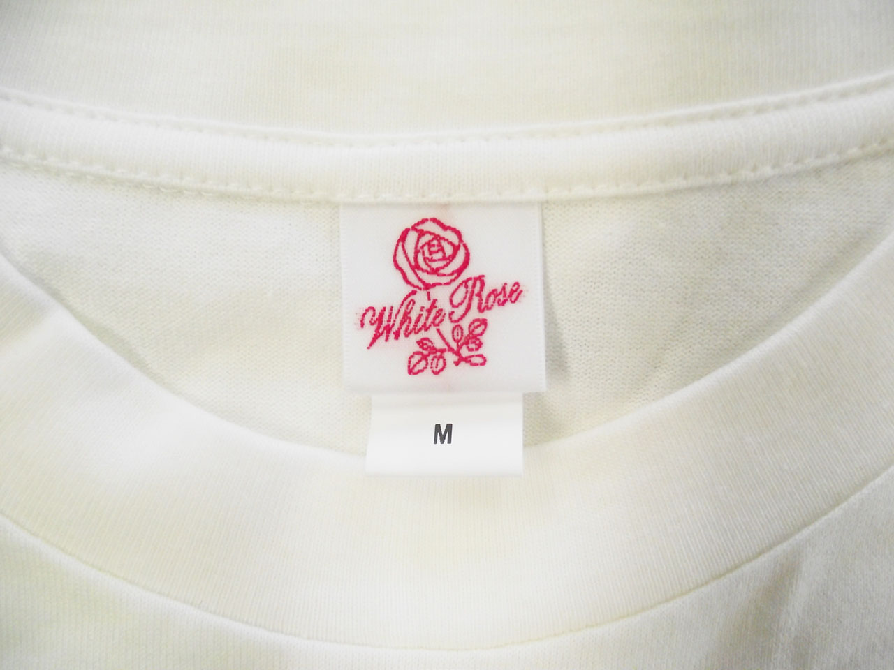 白バラ牛乳Tシャツ