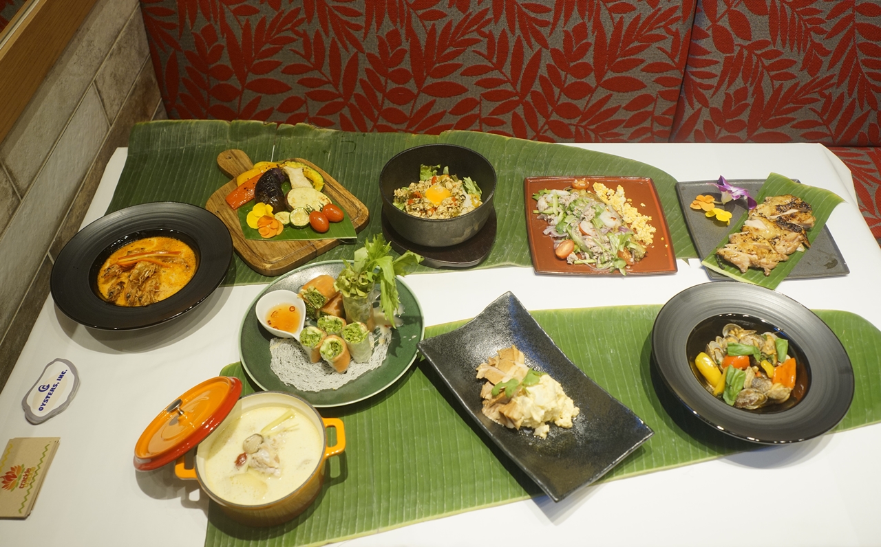「アジアンチャコールグリル　クラックルクラックル」は、タイ料理を中心としたアジアンレストラン。炭火焼きグリルがメインです