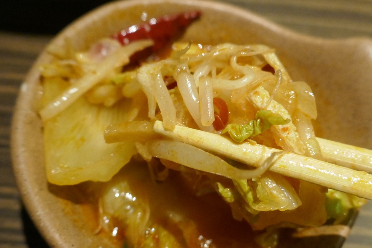 意外にも「カラムーチョ火“ヒー”鍋」は、辛さよりも出汁の旨味が強く感じられるマイルドな味わい