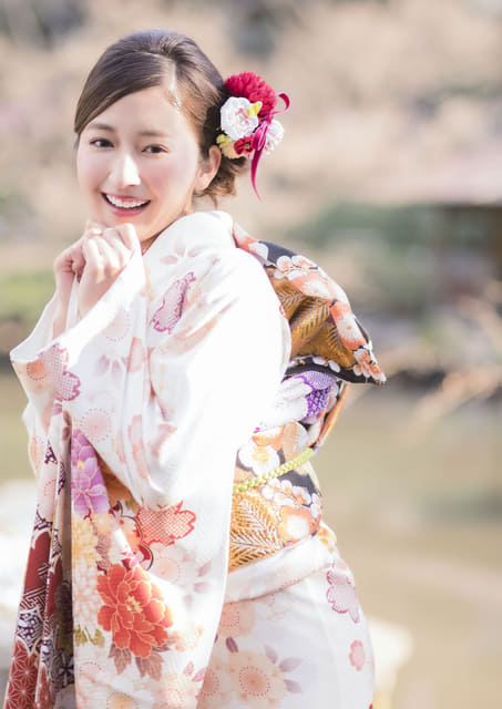 未来の女子アナ キャンパスクイーン が晴れ着姿を披露した電子写真集が発売 慶應 お茶の水女子大 早稲田 成蹊 中央などから選りすぐりの13人 ネタとぴ