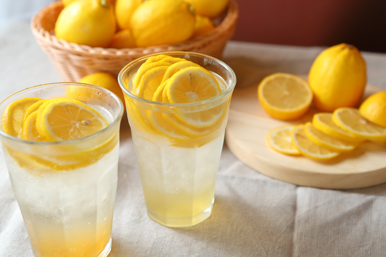 亜鉛の吸収を助けるレモンを使ったドリンクも発売。写真の「フレッシュレモネード」はスライスレモンが10枚使われています