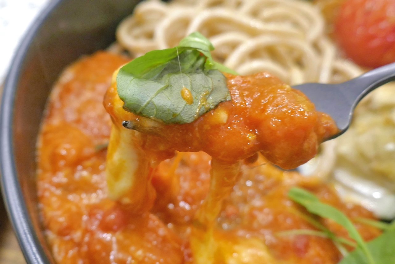 「とろけるモッツァレラマルゲリータ」は、トマトの風味、モッツァレラチーズの美味しさ、バジルの香りが活きて、イタリアンな美味しさにうっとり！