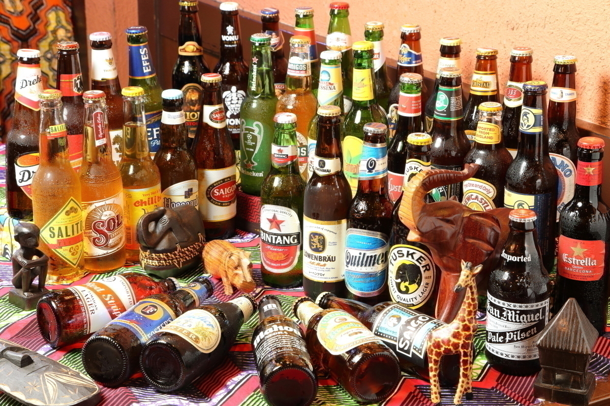 「世界のビール40種類飲み放題＆ジャークチキン食べ放題」は、ヒューガルデンホワイト(ベルギー)、レーベンブロイ(ドイツ)、タスカ(ケニア)、ひなの(タヒチ)、333(ベトナム)　など40種が飲み放題に