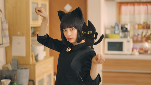 広瀬すずさんが猫になって謎の踊り すずネコが愛嬌たっぷりに売り込む 明星 チャルメラ 新tvcm ネタとぴ