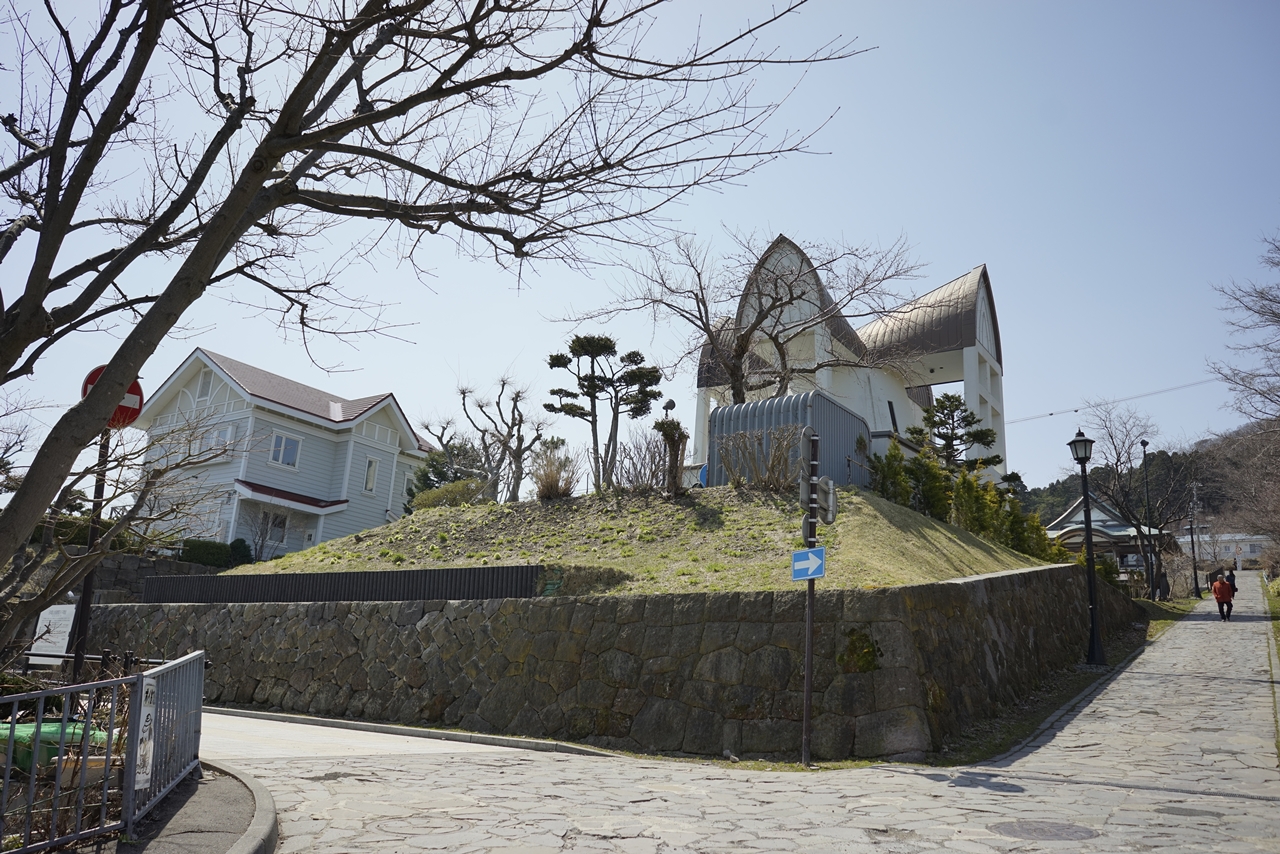 桜内梨子のセリフのパートに写っていたシーンは、「大三坂」から「函館聖ヨハネ教会」が見えるような形で撮影するとそっくりに再現可能！