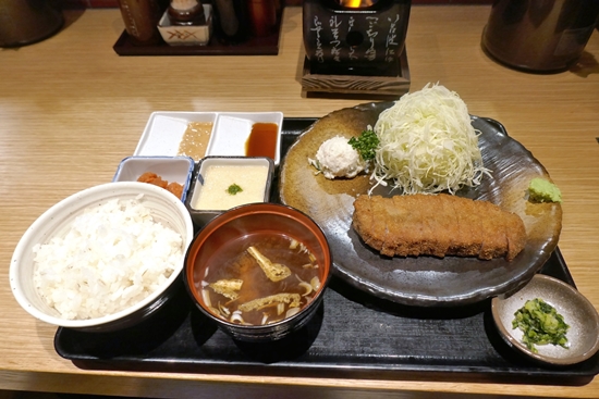 食レポ 人気の牛かつ専門店 牛かつ もと村 が秋葉原にオープン やわらかジューシー 脂身と肉の旨味がにじみ出る牛かつはバカウマ ご飯１杯おかわり無料でお腹大満足 ネタとぴ