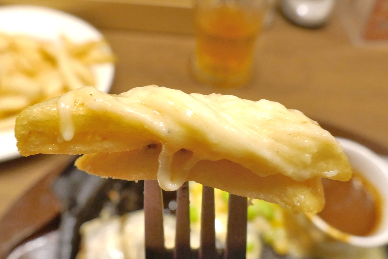 熱々ホクホクな「フライドポテト」とチーズの相性は最高！