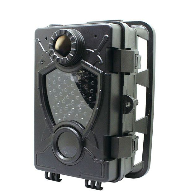 パソコンなしで利用できる、乾電池で動く屋外カメラ「ラディアント2K」。参考価格は1万9,800円（税別）