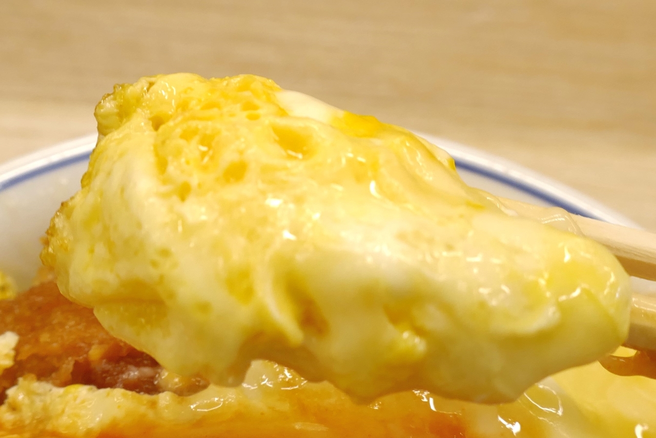 「オムチーズ」は、半熟卵ならではのソフトな食感と風味、チーズの風味が効いていますが、ちょっぴり塩辛さが気になるくらいに塩気が強め