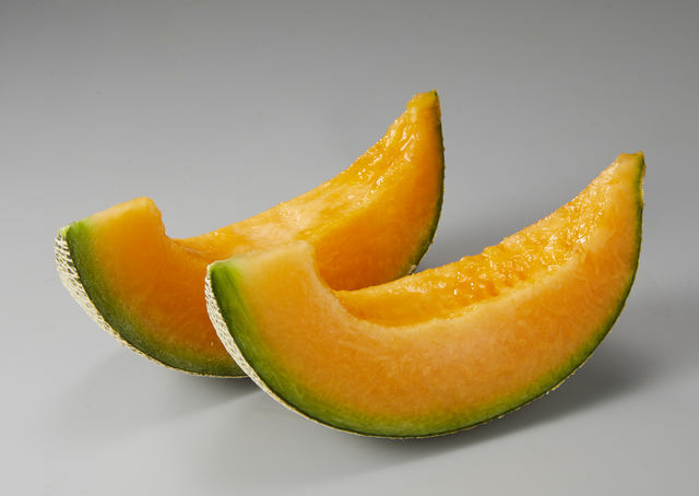 メロン約1 3玉使用のメロメロメロンサンデーも デニーズ初登場の国産赤肉メロン使用の季節限定デザート全6品が本日5日 木 発売 心をこめて丁寧に作りますのでお時間をいただきます ネタとぴ