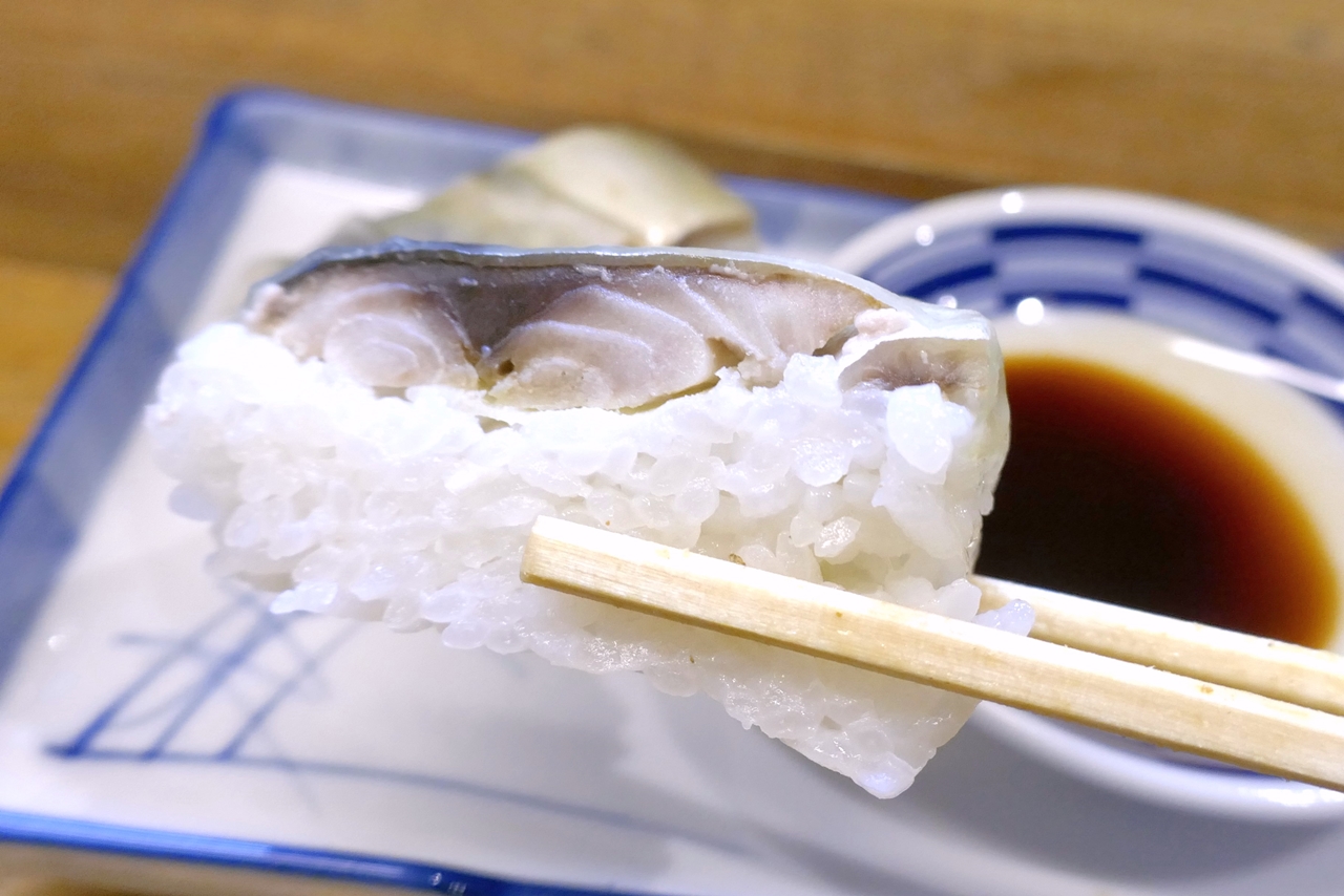 「サバ寿司」は、分厚く脂の旨味満点なサバと、甘味と酸味のバランスに優れたシャリがマッチして美味しく後味さっぱり！