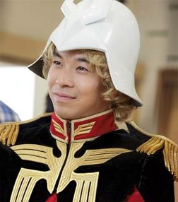 吉野家でアムロやシャアに囲まれる!? 福田雄一監督のガンダム ...