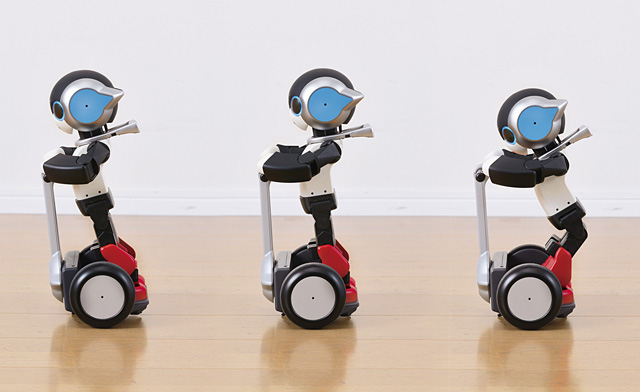 世界初！ ロボット用の組立式パーソナルモビリティ登場。ロビが自身が運転する「Robi Ride」、完全受注生産で予約受付中 - ネタとぴ