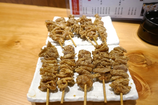 食レポ 秋葉原に大衆酒場 新時代 がオープン 看板メニューは鶏皮の串揚げ 伝串 で1本50円 ブランド卵を使った 玉子かけご飯 も280円と爆安でウマウマ ネタとぴ