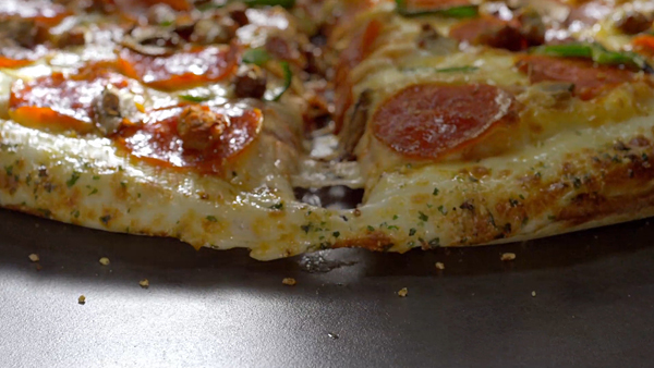 チーズ好きにうれしい ミミより 新商品 ドミノ ピザでミミにモッツァレラチーズをたっぷりのせたピザ生地 チーズバースト 7 23 月 登場 ネタとぴ