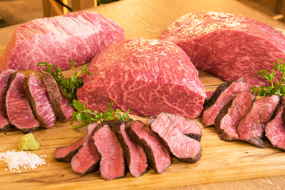 山形牛、仙台牛、松阪牛のA5ランク炭火焼きステーキ（150g）を2,900円（税別）で提供