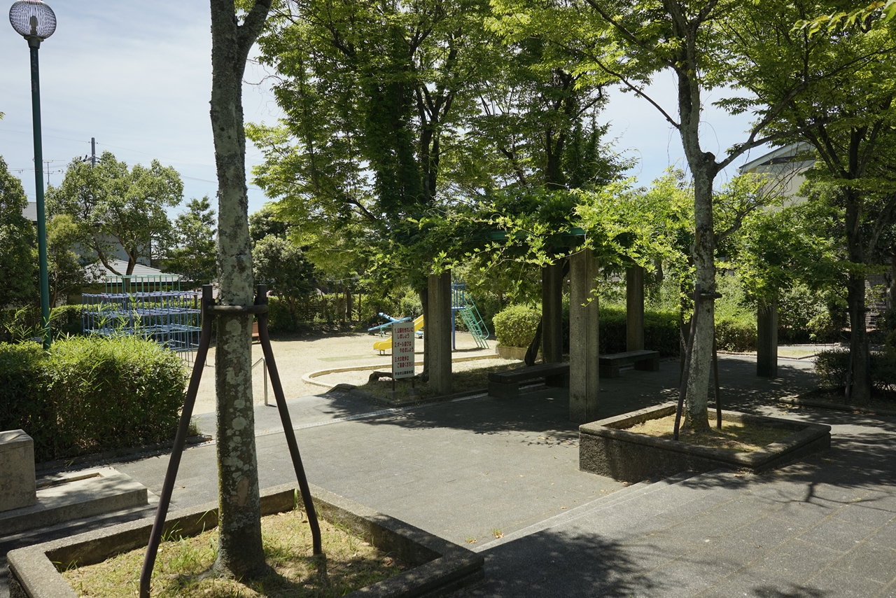 「京都府立莵道高等学校」のすぐ下には3話「はじめてアンサンブル」に登場した「羽戸山第3児童公園」が！
