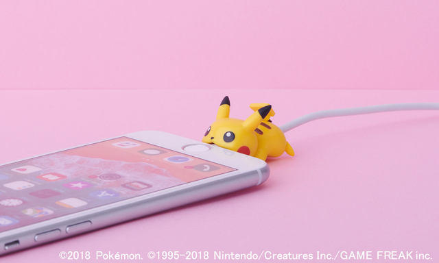 ピカチュウやイーブイがiphoneにガブッ 純正ケーブル用 ケーブルバイト に初登場の ポケットモンスター が本日10日 金 発売 ピカチュウ イーブイ ポッチャマ コダック ニャース ゴンベ ネタとぴ