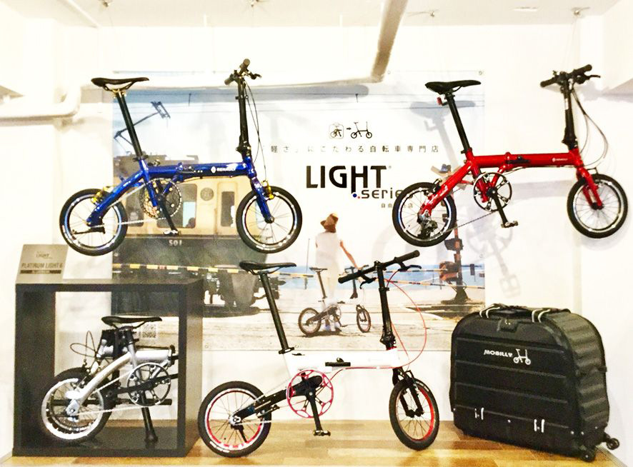 店内には、ジック株式会社のオリジナル軽量自転車ブランド「LIGHT SERIES（ライトシリーズ）」をはじめ、軽量にこだわった自転車を取り揃えています