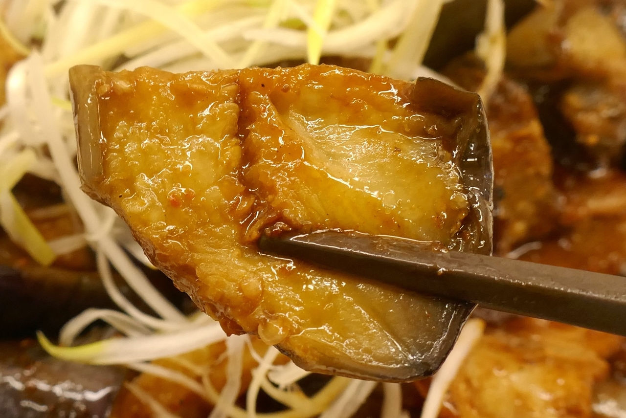 辛味噌の甘辛い風味がご飯と相性バッチリ。茄子の苦味と水分で後味スッキリ