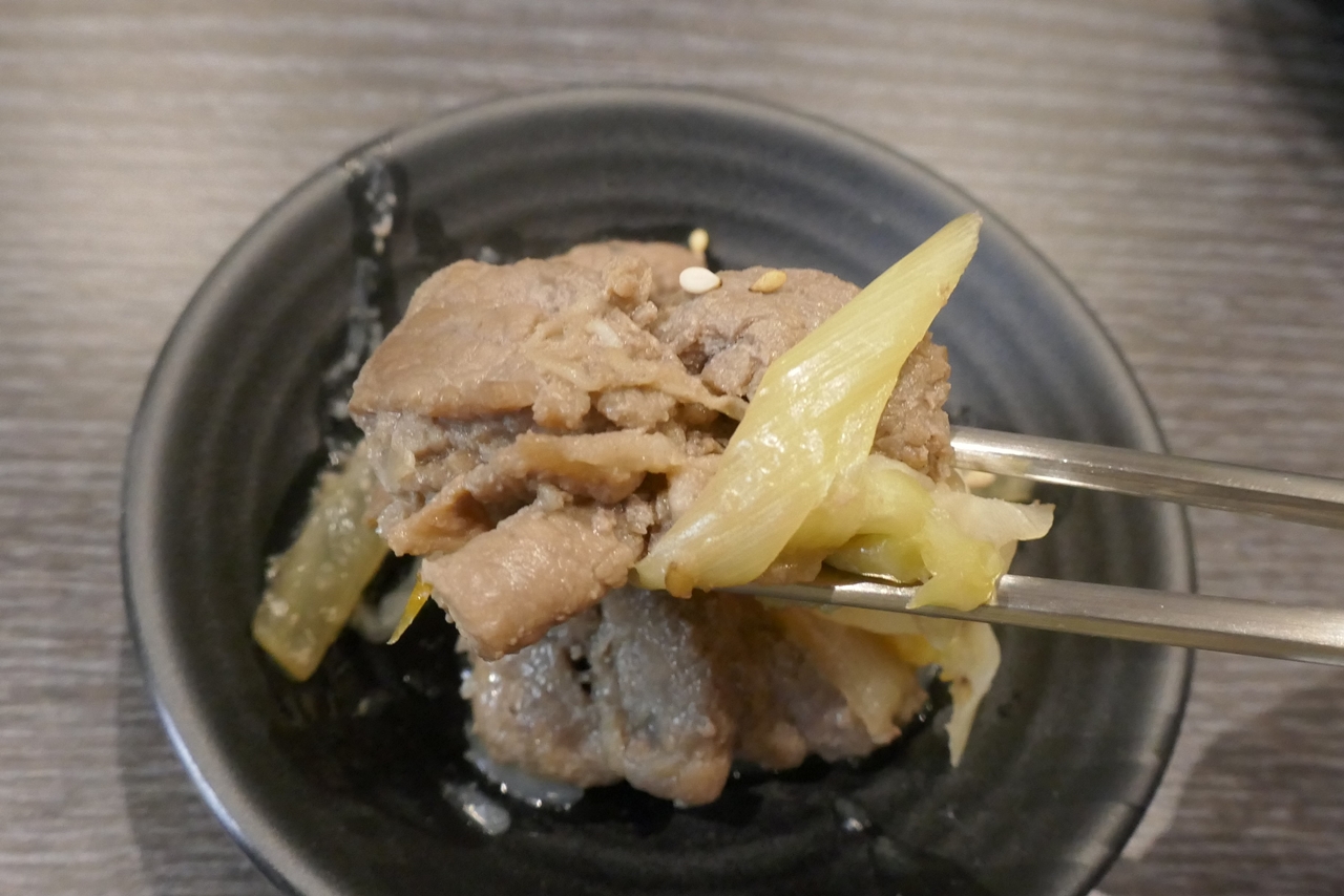 「プルコギ」は、お肉や玉ねぎに甘味を帯びた味付けが効いてご飯がすすむ美味しさ
