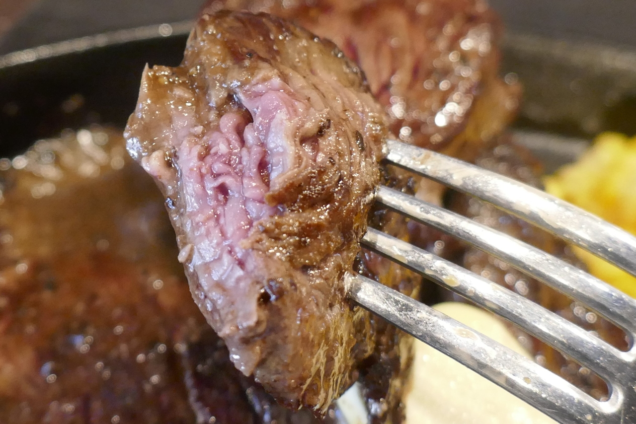 「Texasステーキ」は柔らかな食感と赤身肉の風味、ジューシーな肉汁の風味がバランス良く楽しめます！