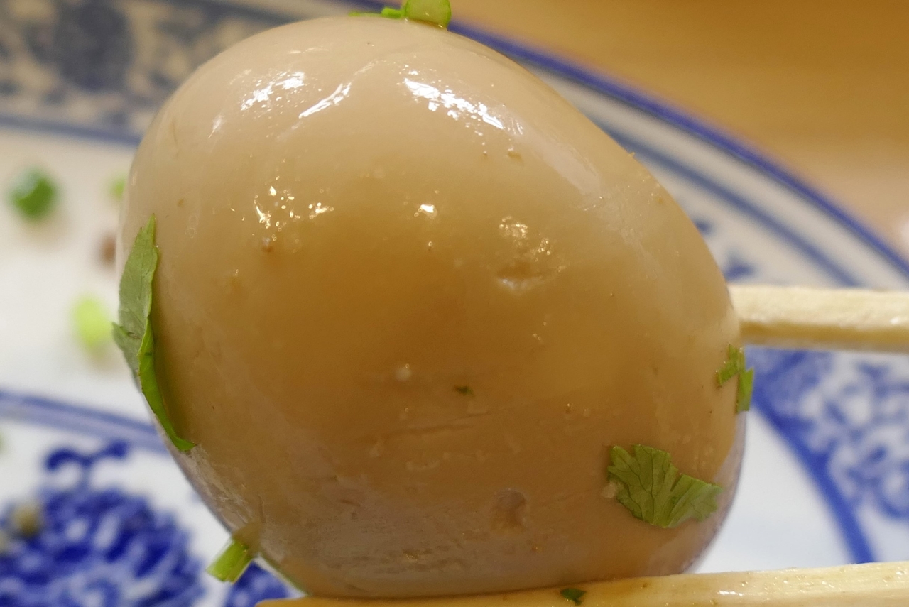 煮玉子は醤油の風味が染みた日本のラーメンでお馴染みの味！