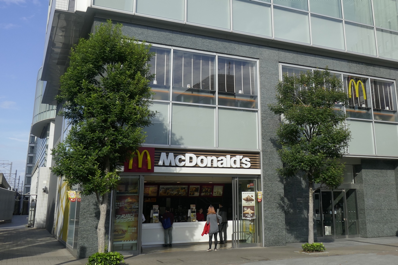 「マクドナルド　秋葉原駅前店」は、秋葉原駅から近いだけではなく、高速バス乗り場からも近くて便利！