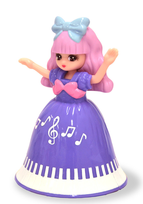 【ミュージカルプリンセス リカちゃん】ピアノの鍵盤をモチーフにした衣装を着たリカちゃん