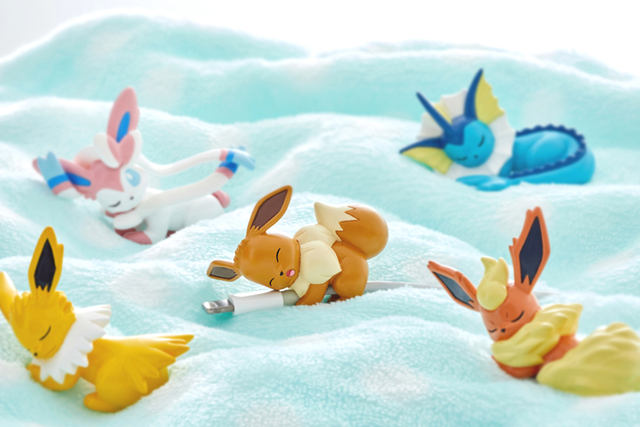 iPhoneケーブルをポケモンが寝ながら守る! 「ポケットモンスター
