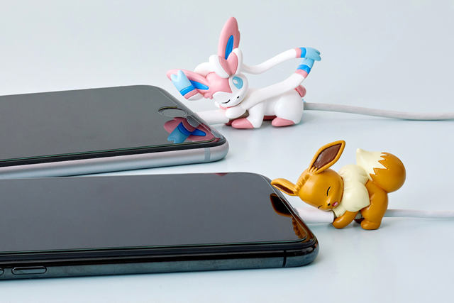 Iphoneケーブルをポケモンが寝ながら守る ポケットモンスター すやすや オン ザ ケーブル Vol 3 4 が登場 イーブイ ブースター シャワーズなど総勢10種 ネタとぴ