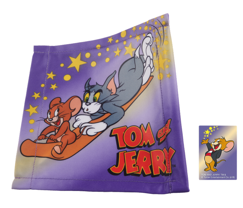 【トムとジェリー 空とぶハンカチ】ハンカチの下にトムの柄のカードを入れて、呪文を唱えるとハンカチが動き出し、カードの柄がジェリーに変わるマジックができるおもちゃ