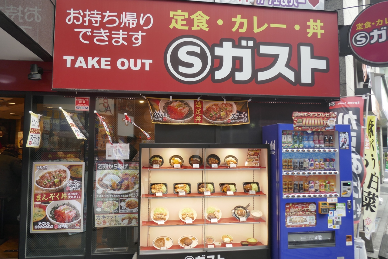 「Sガスト　神田駅東口店」は、店名の通り神田駅東口から徒歩すぐ！