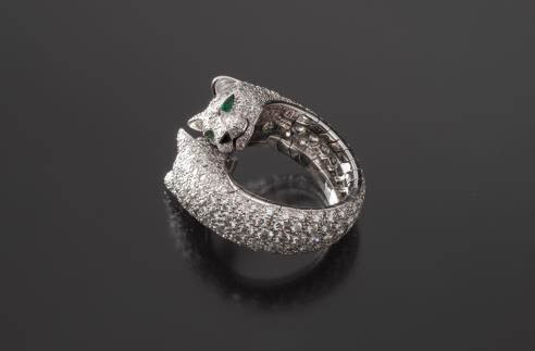 「Cartier／パンテール／リング／USED」全身にダイヤモンドをまとった2頭のパンテール(豹)がラグジュアリーを高めてくれます。希少なラカルダリングは世界中のカルティエファンから注目されるアイテムです。<br/>参考上代：8,046,000円<br/>KOMEHYO 通常販売価格：6,998,000円