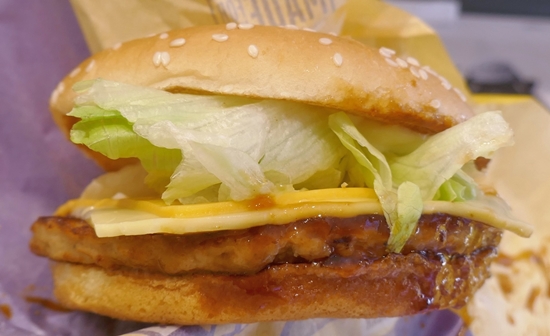 食レポ マクドナルドに チーズチーズダブルチーズバーガー チーズチーズてりやきマックバーガー 登場 チェダーチーズ ホワイトチェダーチーズの風味が効いてウマさもダブル ネタとぴ
