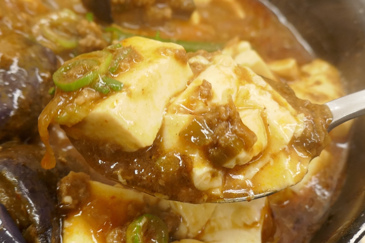「麻婆豆腐」として食べると、麻婆餡の塩気や辛味が豆腐の水分によって穏やかに変化！