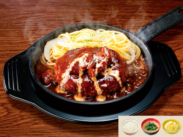 牛肉ゴロゴロのあつあつシチューをたっぷりかけたハンバーグ! Sガストが「ビーフシチューバーグ」を本日7日(木)から期間限定販売～ビーフシチュー ...